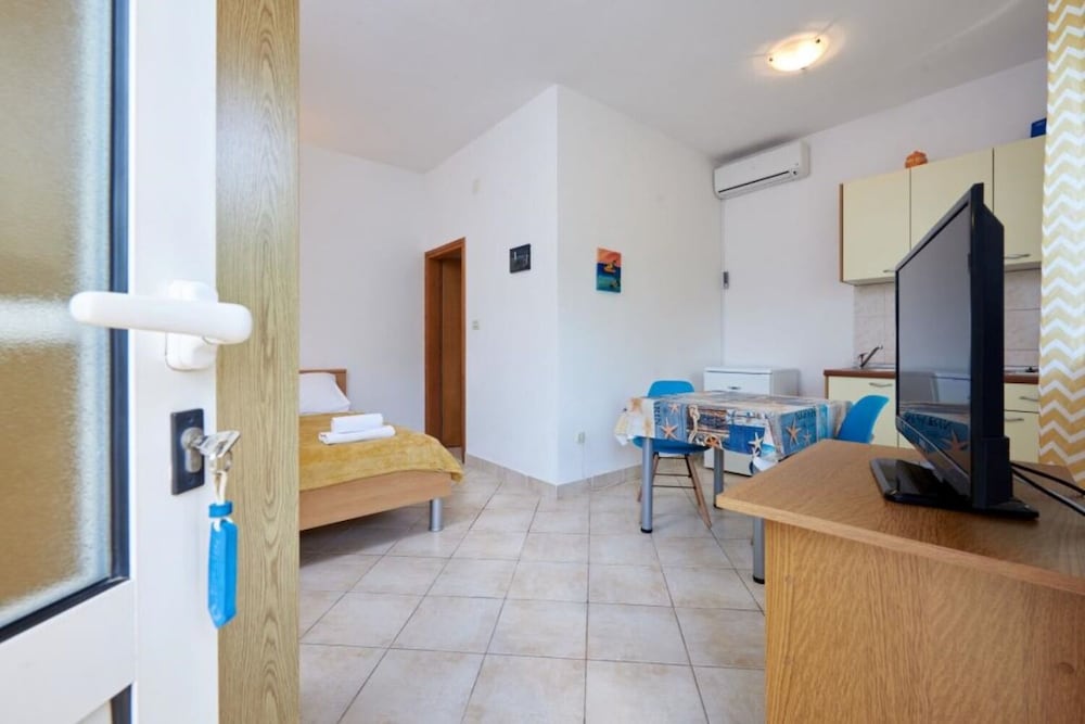 Studio (Mare - 30 m from pebble beach - SA1(2) photo 1