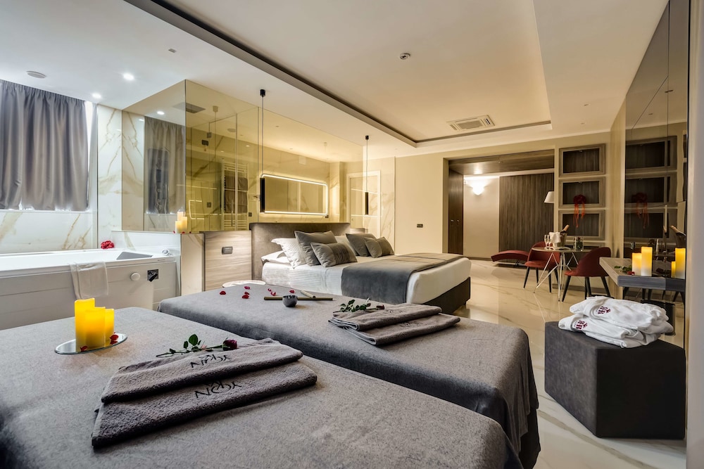Suite, 1 King Bed, Balcony (Living Room) - Photo 2