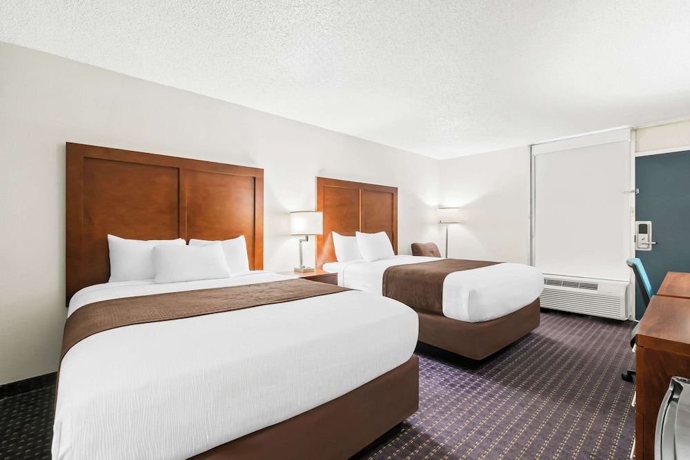 Standard Room, 2 Queen Beds, Non Smoking photo 3