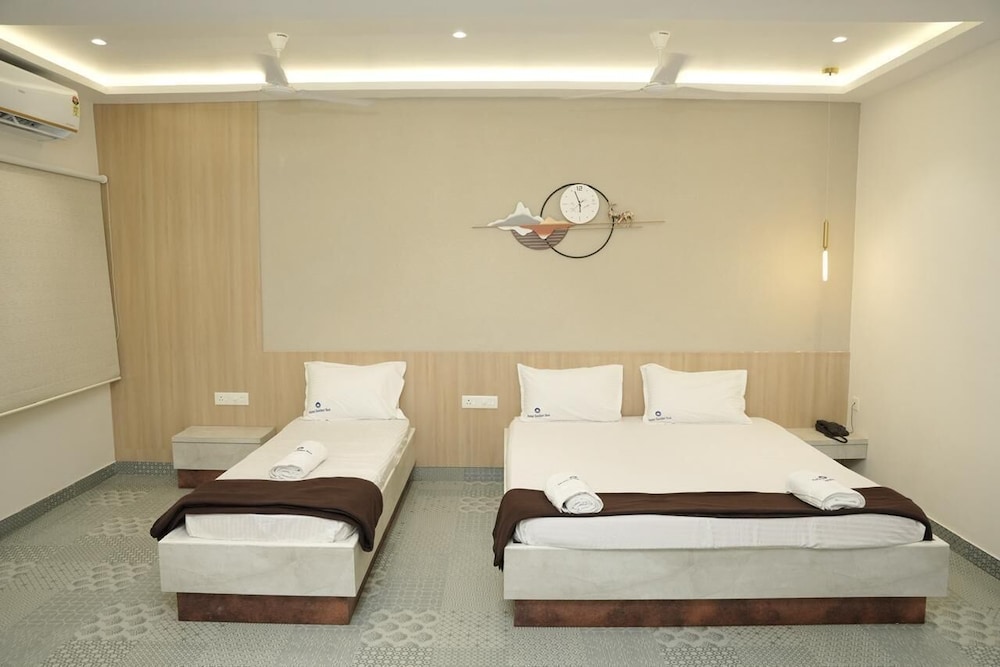 Deluxe Triple Room, City View