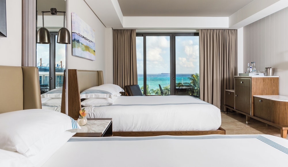 2 Queen Beds Partial Ocean View (Beach House)