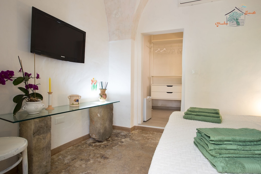Double Room, Garden View (Ramere small)