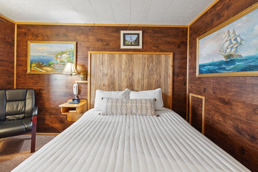Standard Room, 1 Queen Bed photo 3