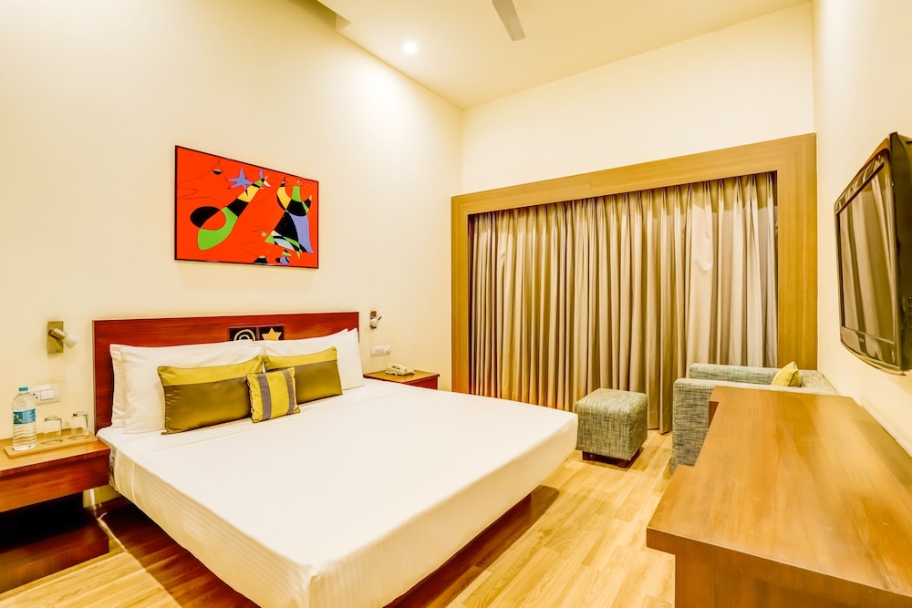 Executive Suite - Photo 2