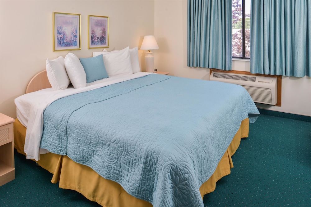 Suite, 1 King Bed, Non Smoking - Photo 1