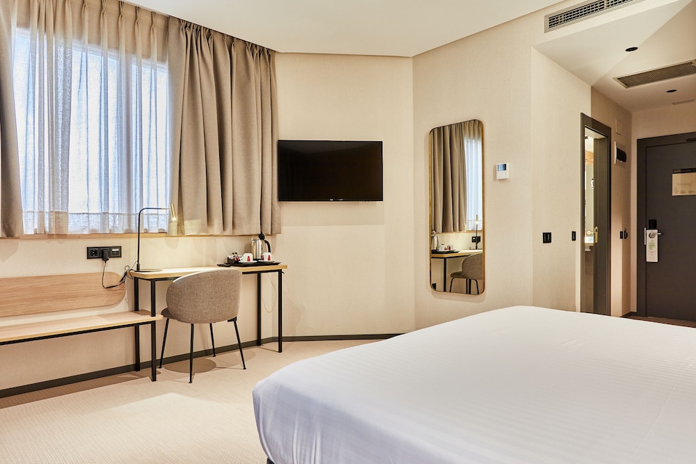Deluxe Double Room (Silken Club) - Photo 2