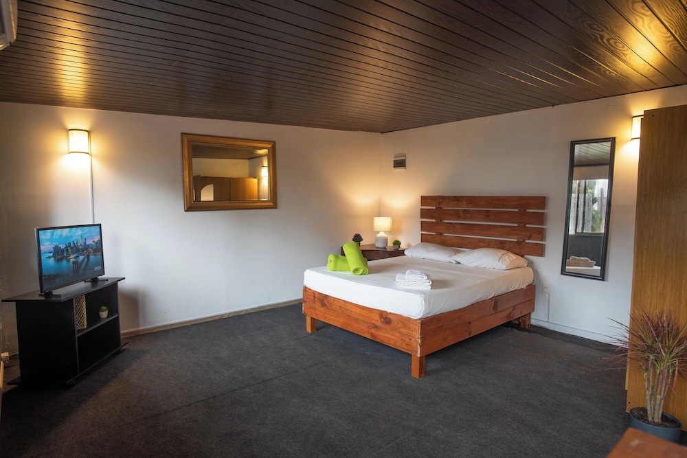 Deluxe Cabin, Patio, Courtyard View