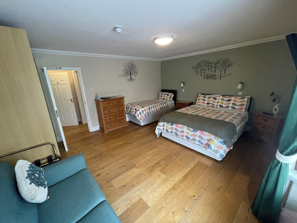 Family Room photo 3