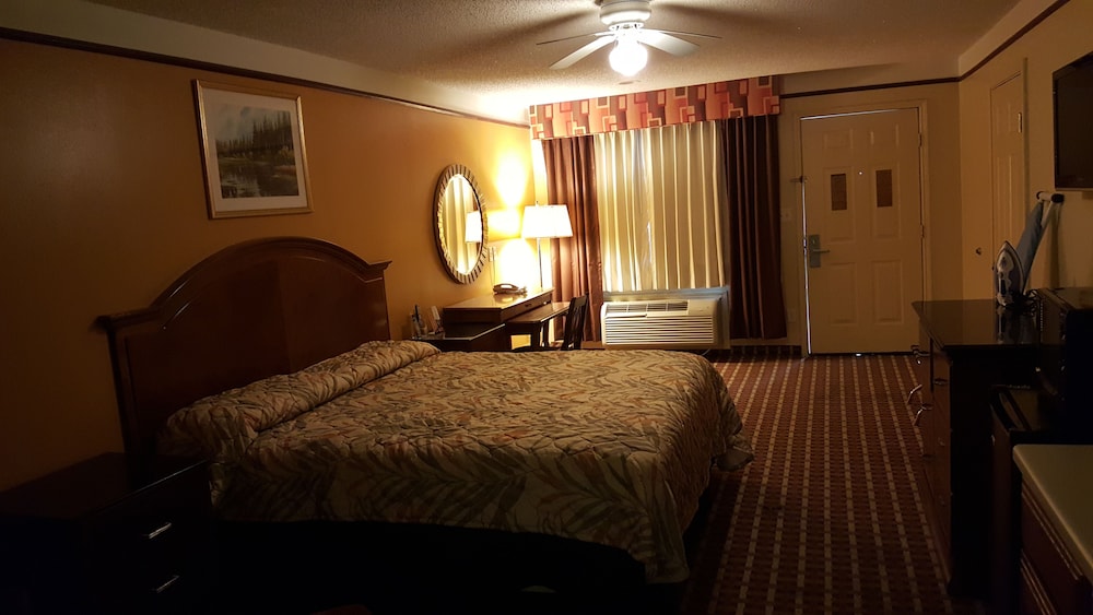 Standard Room, 1 King Bed, Non Smoking photo 2