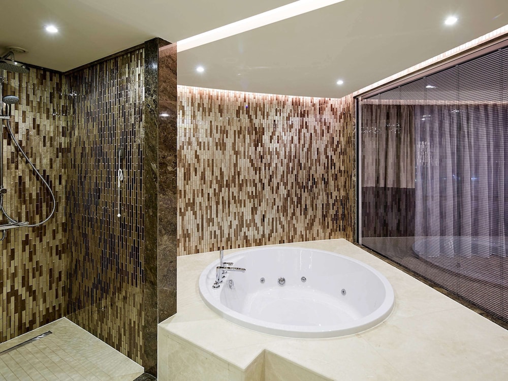 Deluxe Suite, City View photo 3