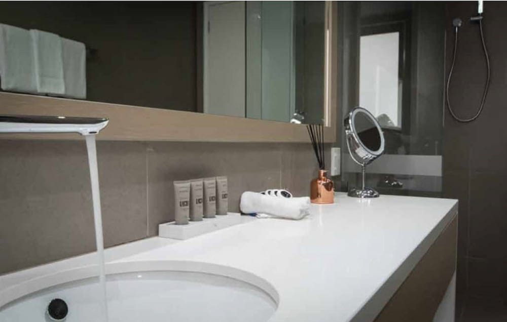Studio King Suite - Photo 4