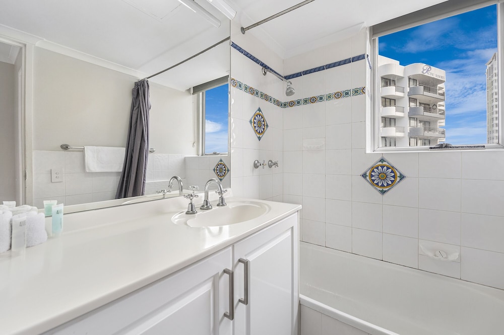 Budget Apartment, 2 Bedrooms, Ocean View photo 3