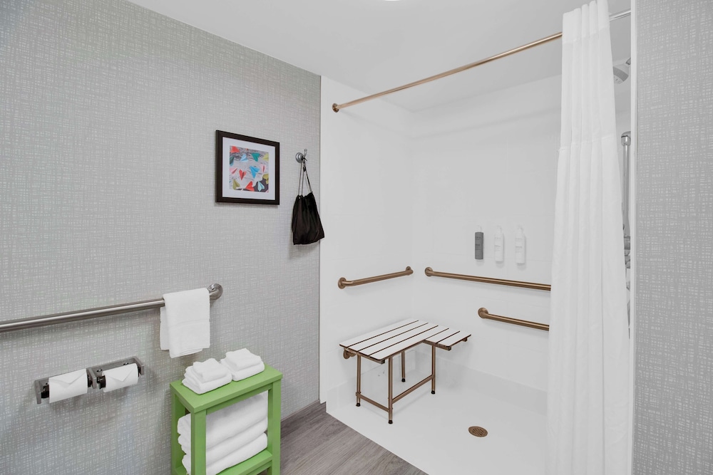 Suite, 1 King Bed, Accessible, Non Smoking - Photo 12
