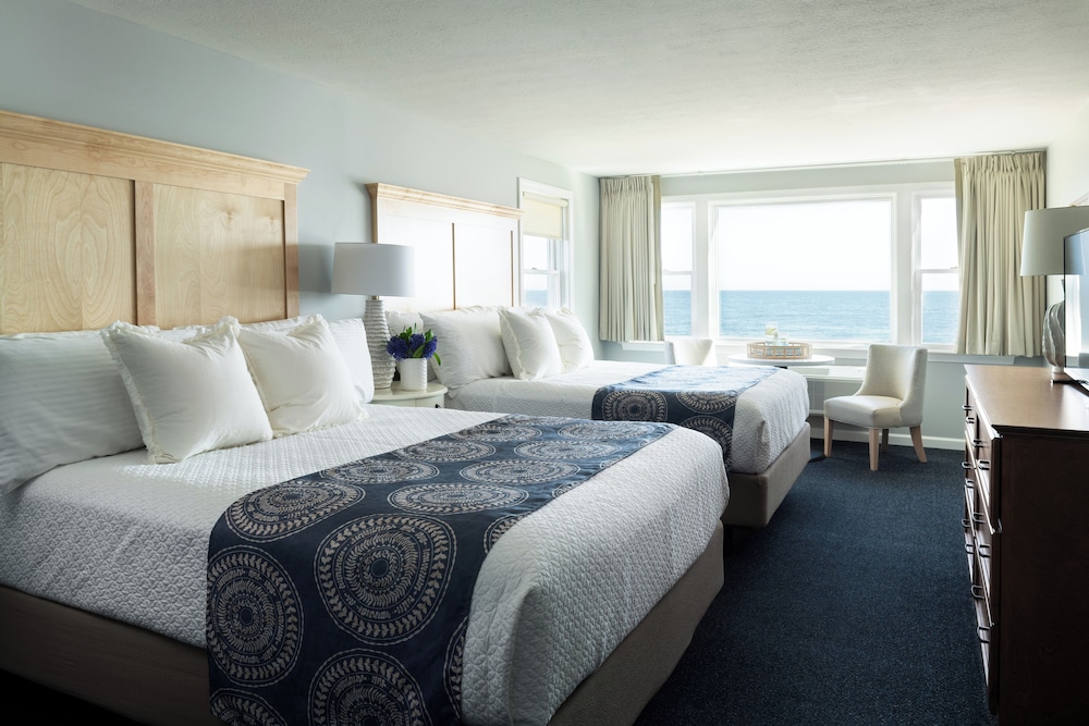 Second Floor, Ocean View, Upper Building, 2 Queens