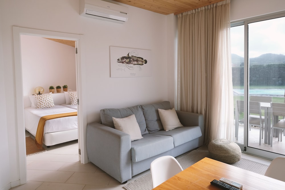 Apartment, 2 Bedrooms, Pool View (with living room)