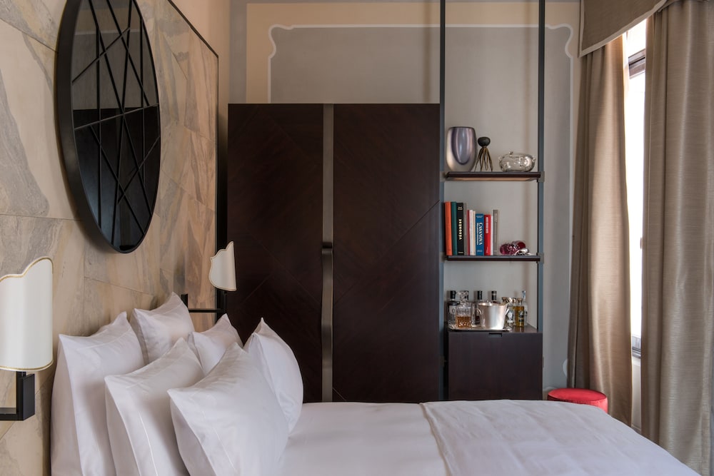 Classic Double Room, 1 King Bed, Pool Access