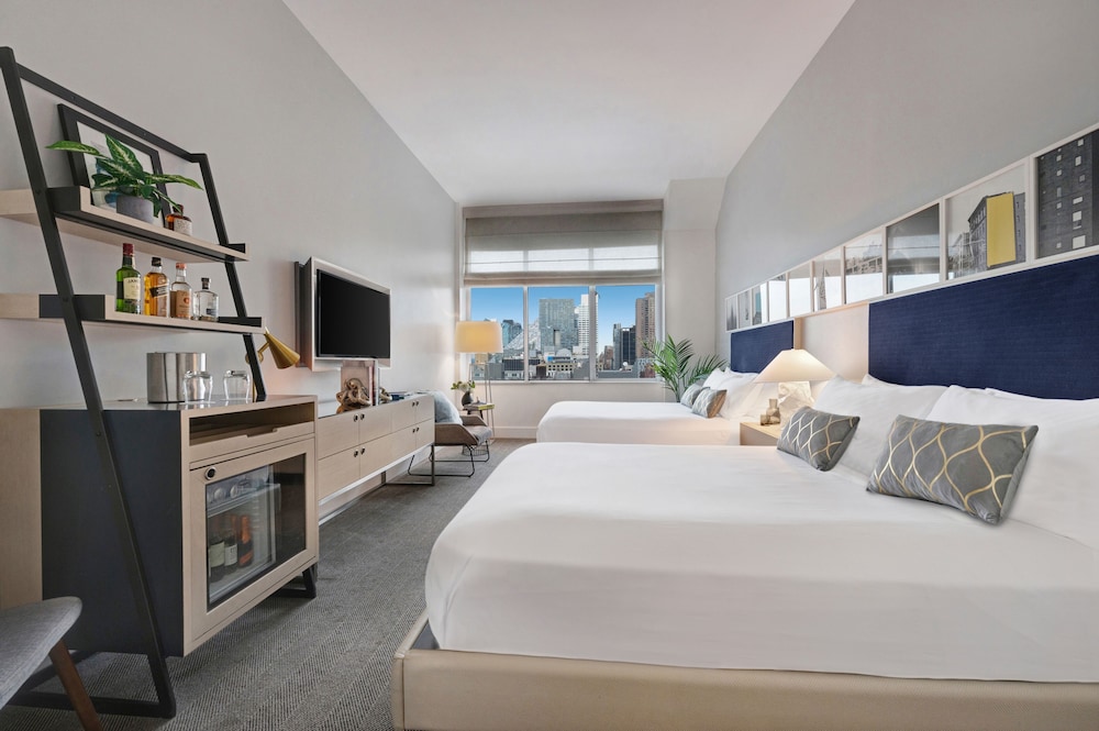 Deluxe Room, 2 Queen Beds, Mobility Accessible