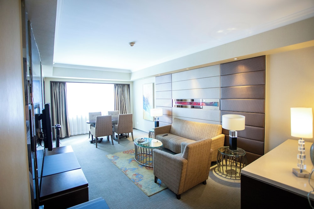 Business Suite, 1 Bedroom, City View - Photo 2