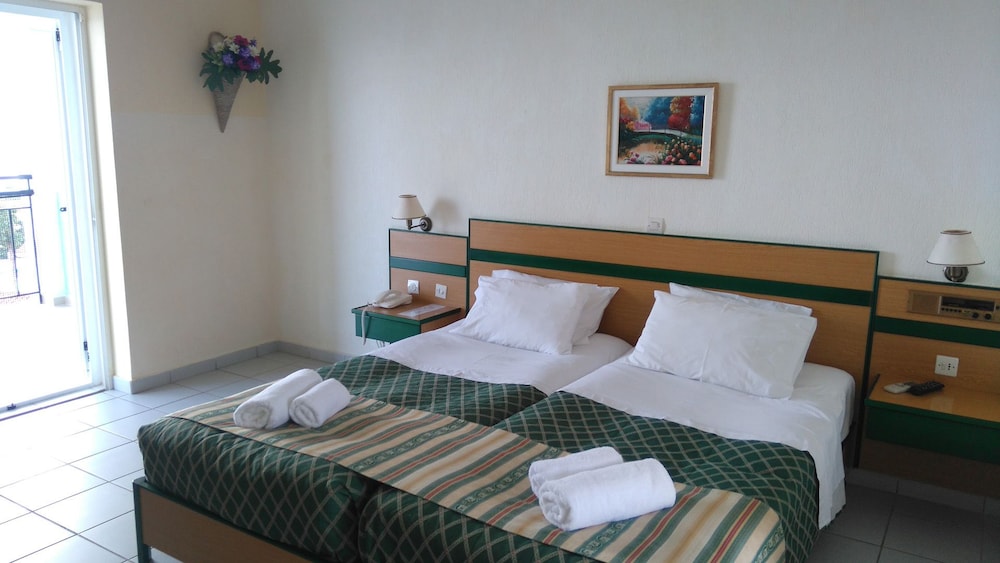 Double or Twin Room, Sea View - Photo 4