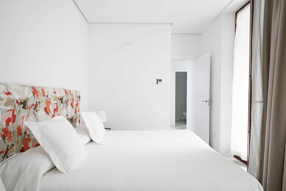 3 Bedroom Apartment - Photo 10