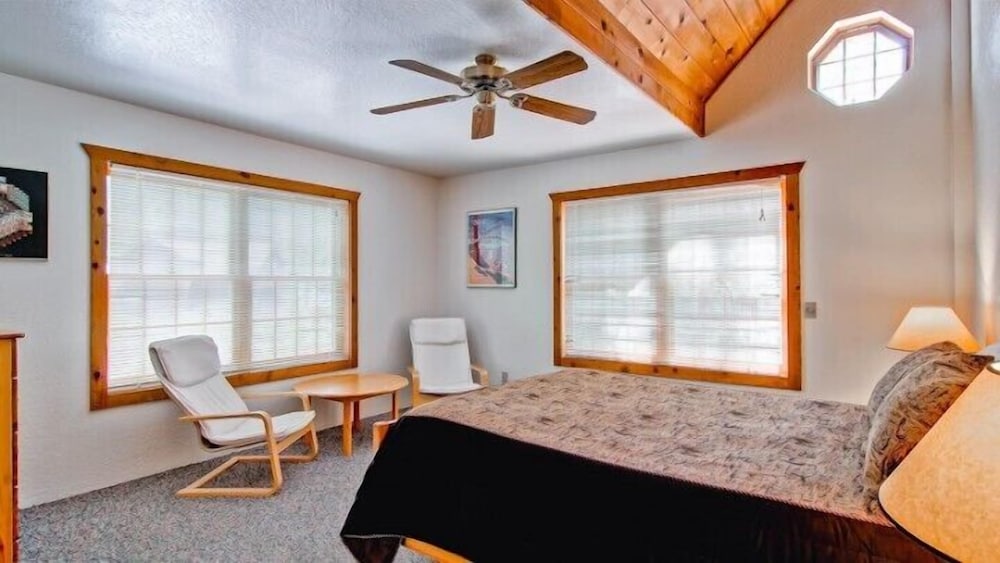 Cabin photo 2