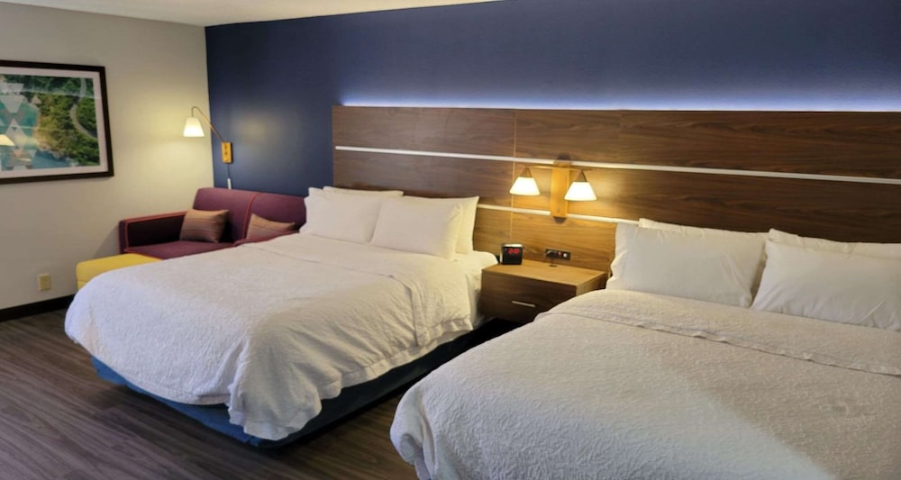 Standard Room, 2 Queen Beds, Non Smoking, Refrigerator & Microwave (with Single Sofabed) photo 1