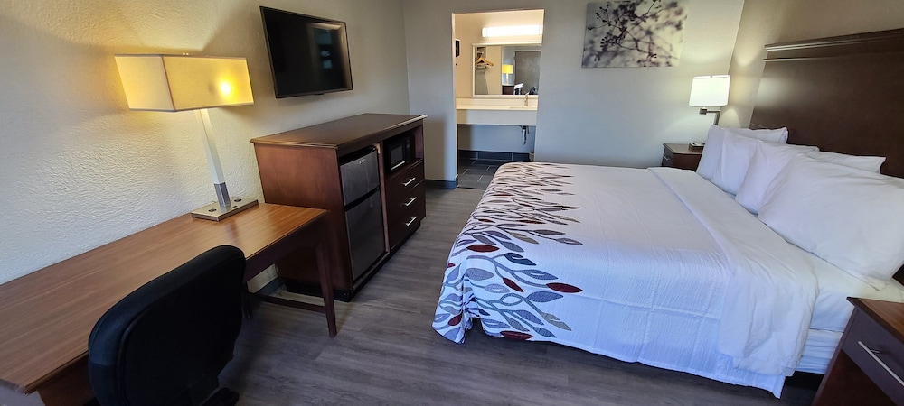 Deluxe Room, 1 King Bed, Accessible, Non Smoking photo 3