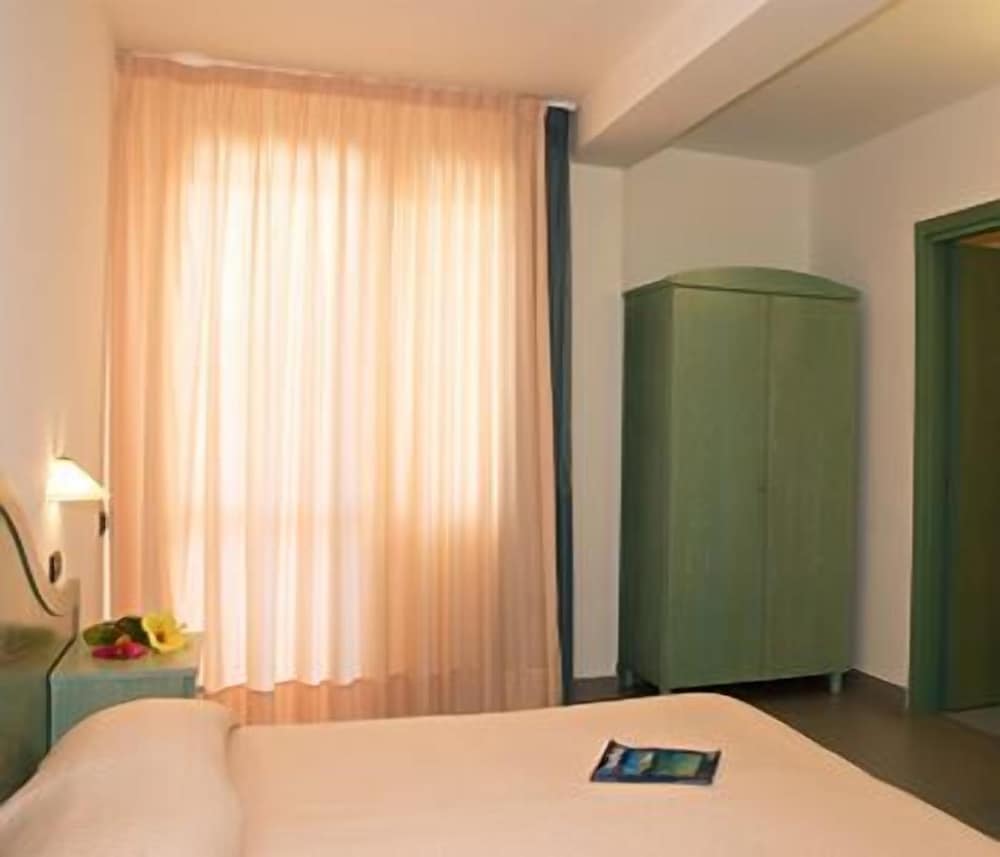Standard Double or Twin Room photo 3