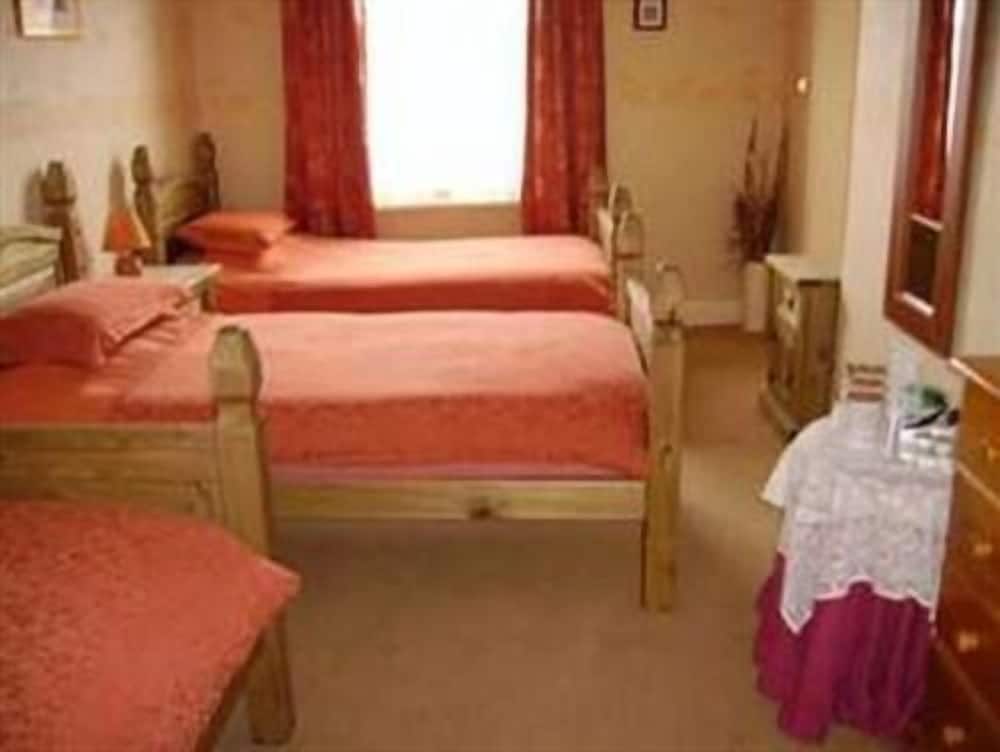 Triple Room, Ensuite photo 1