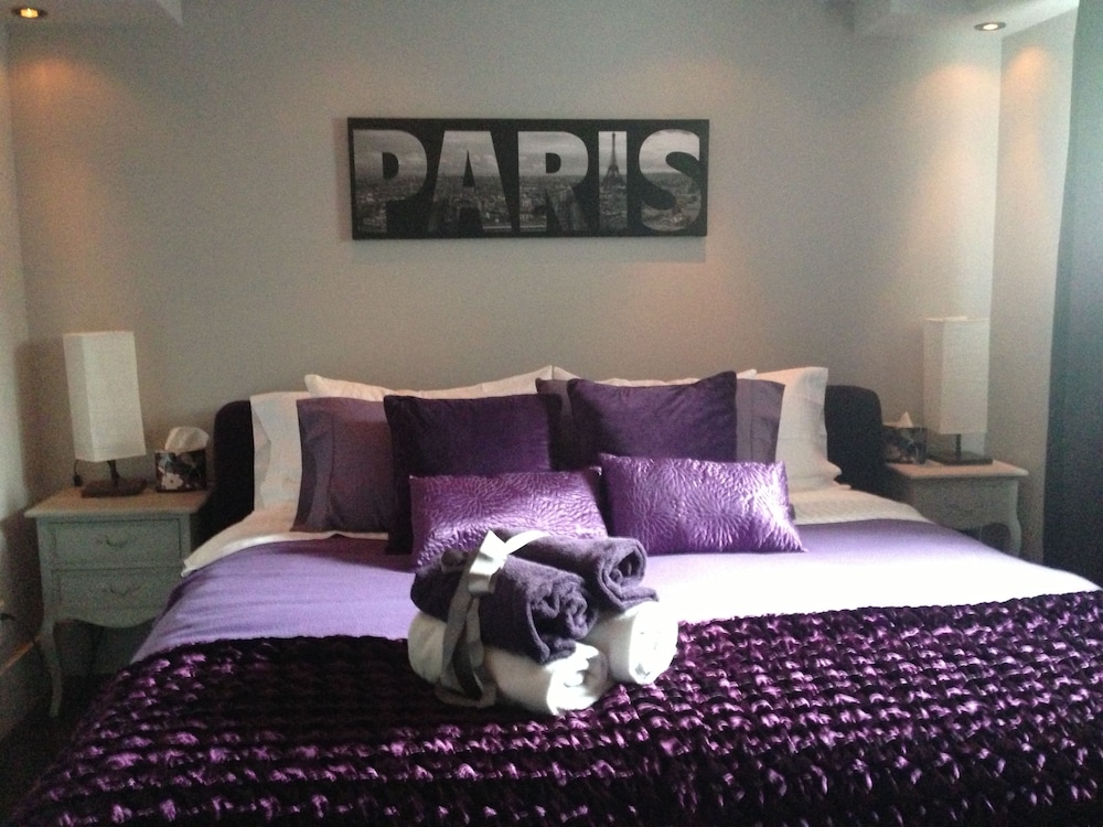 Room (Pinot Noir) photo 3