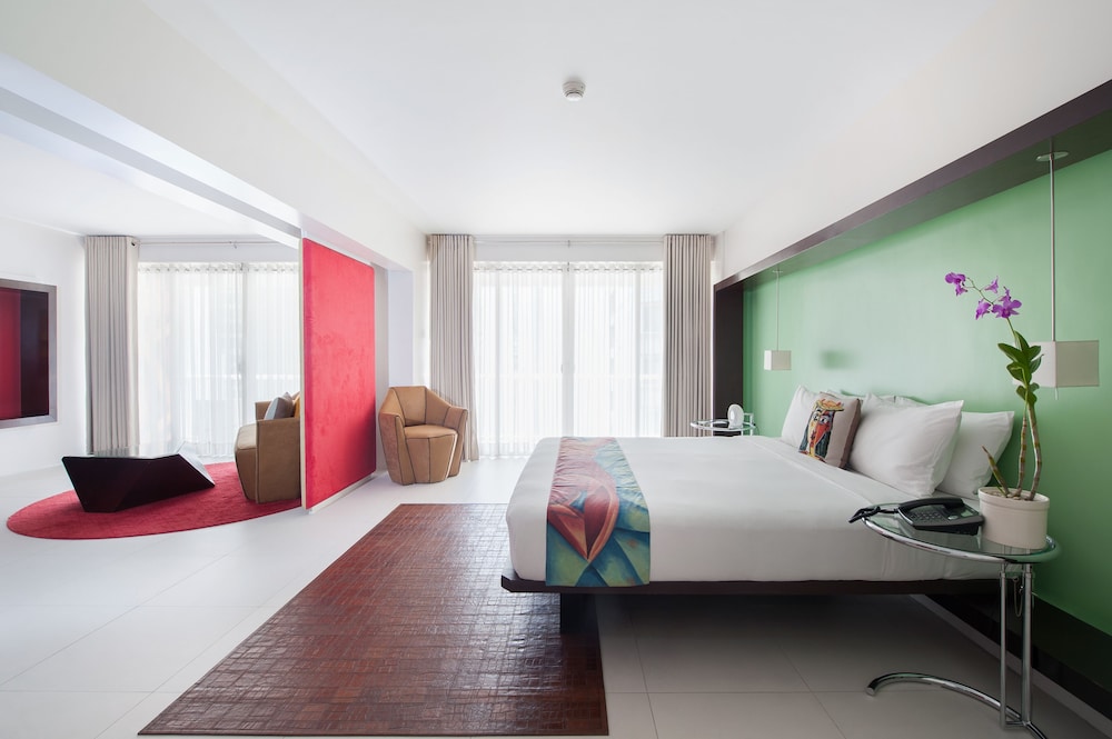 Barcelona Suite (With Tub) - Photo 8