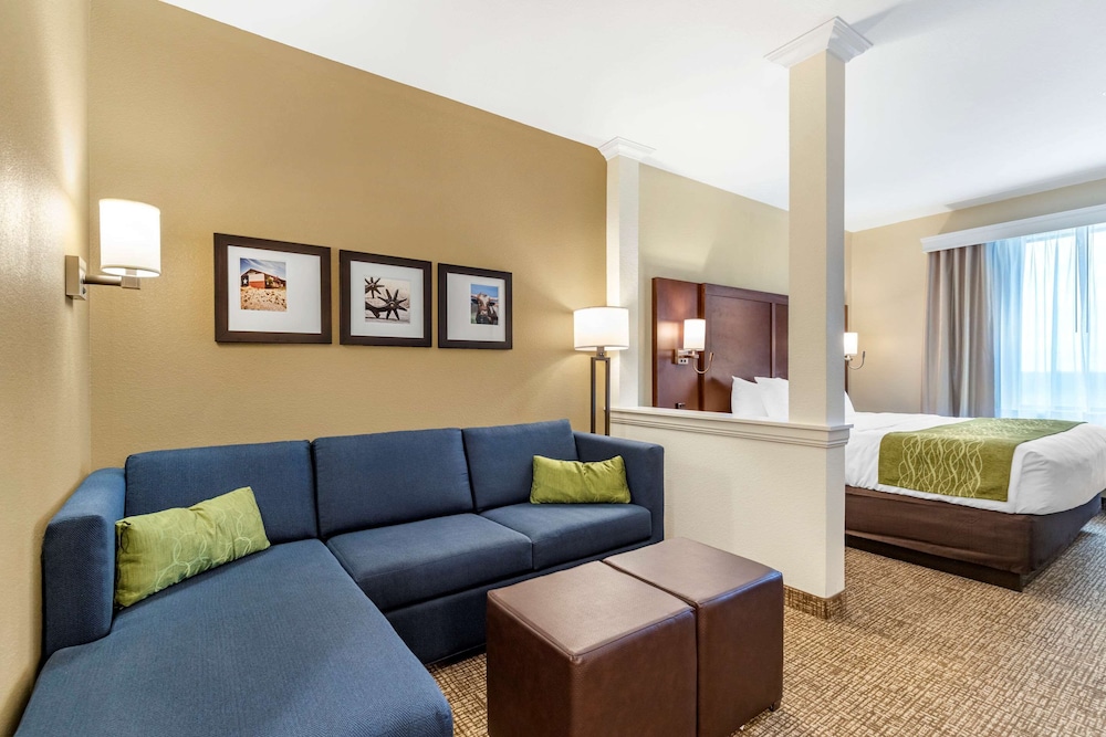 Suite, 1 King Bed with Sofa bed, Non Smoking - Photo 2