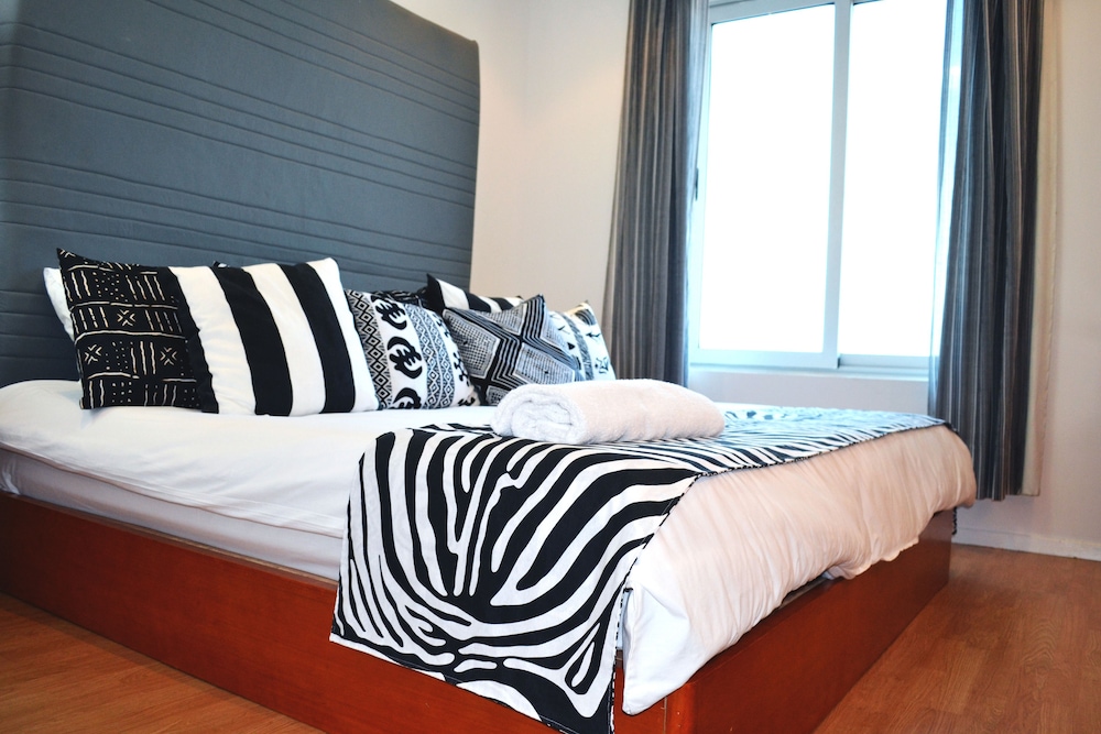 Deluxe Studio Suite, 1 King Bed, Kitchenette, Executive Level