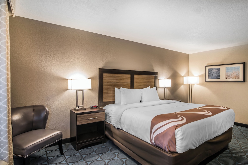 Standard Room, 1 King Bed, Hearing Accessible, Non Smoking - Photo 2