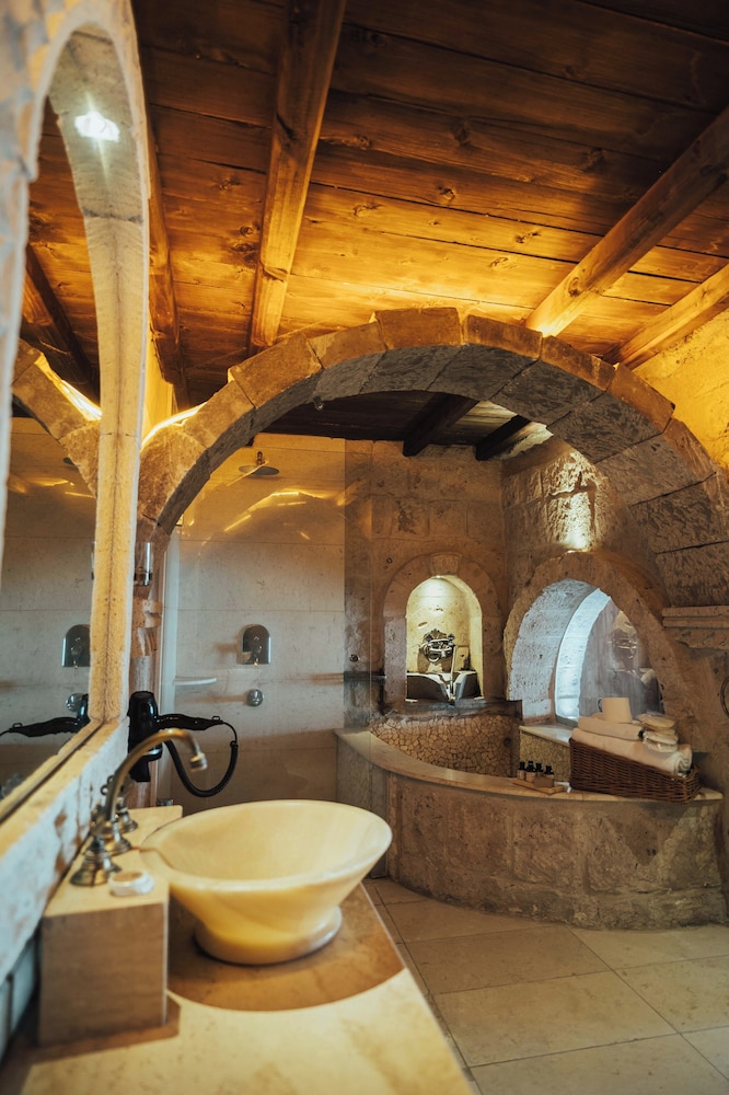Deluxe Stone Suite with Stone - Photo 10