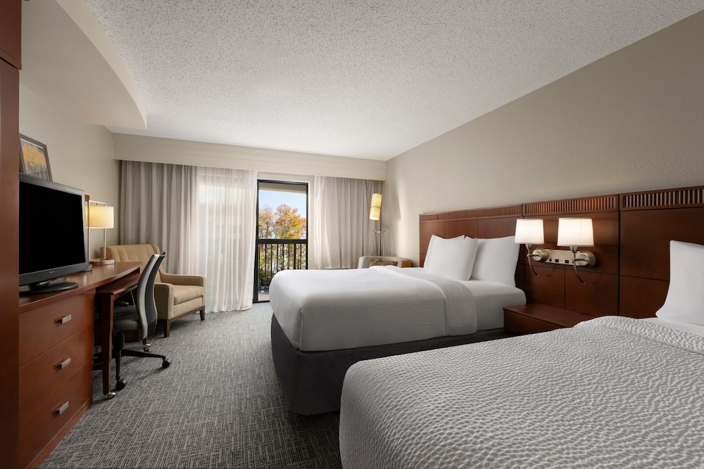 Deluxe Room, 2 Queen Beds, Balcony