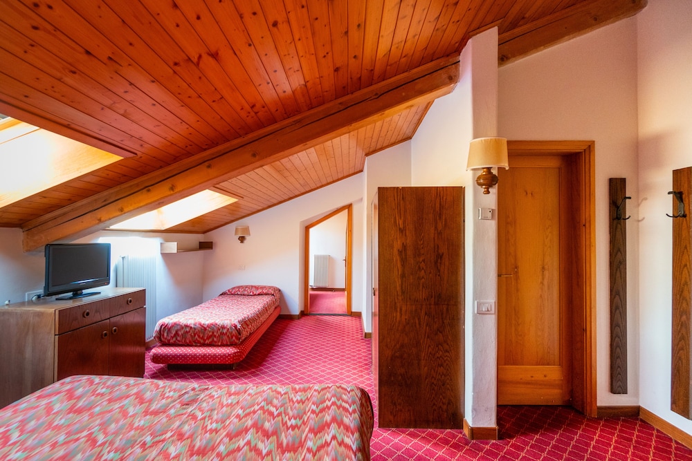 Economy Apartment, 2 Bedrooms (attic) photo 2