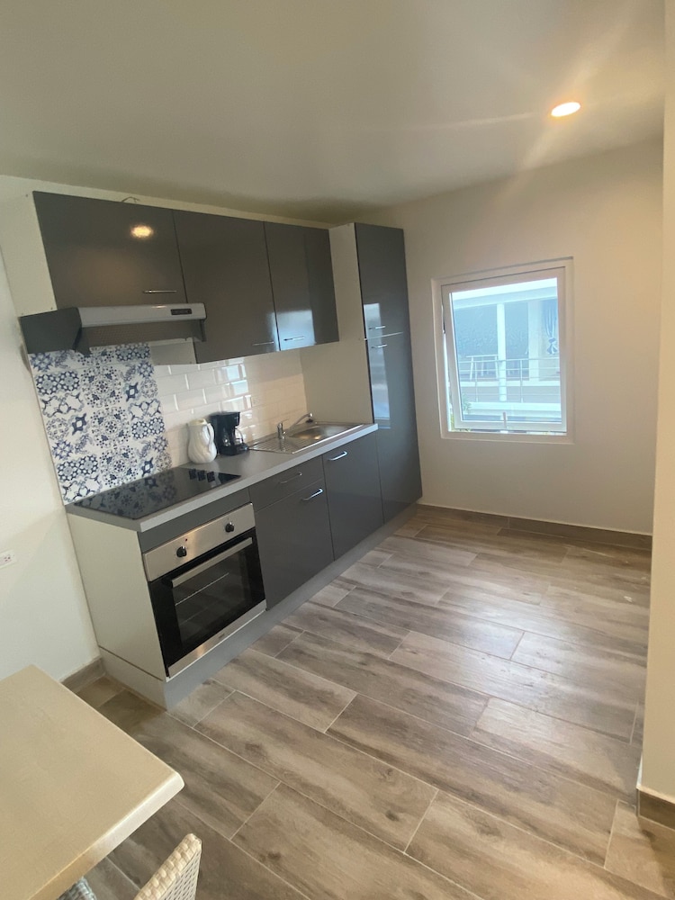 Studio Suite, 1 Queen Bed, Balcony, Sea View photo 3