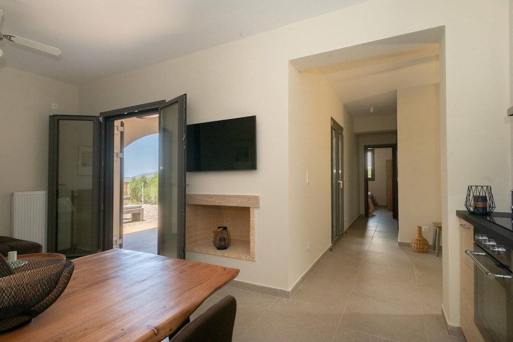 Villa, Smoking photo 1