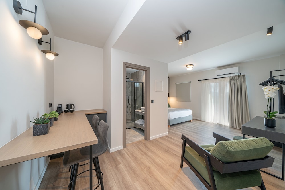 Deluxe Studio Suite