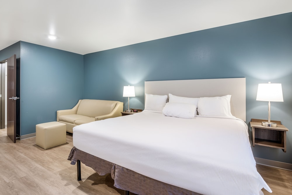 Standard Room, 1 Queen Bed, Non Smoking photo 2