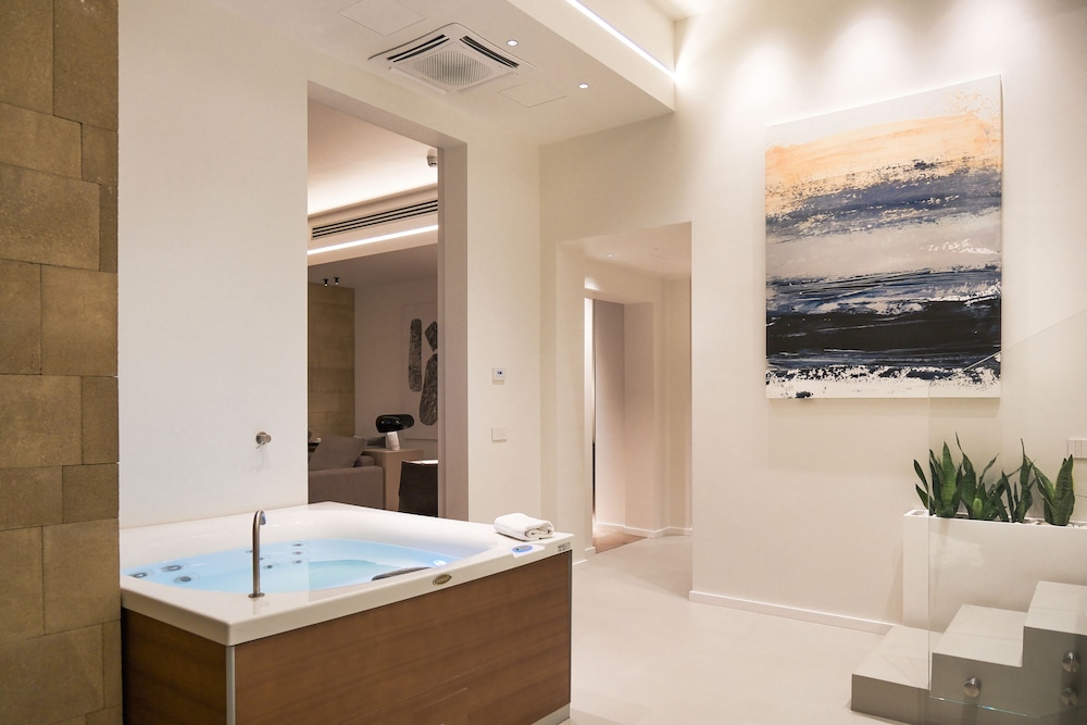 Grand Suite - Photo 2