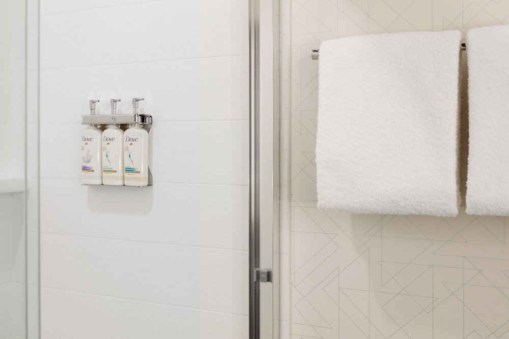 Standard Room, 2 Queen Beds, Accessible (Roll-In Shower)