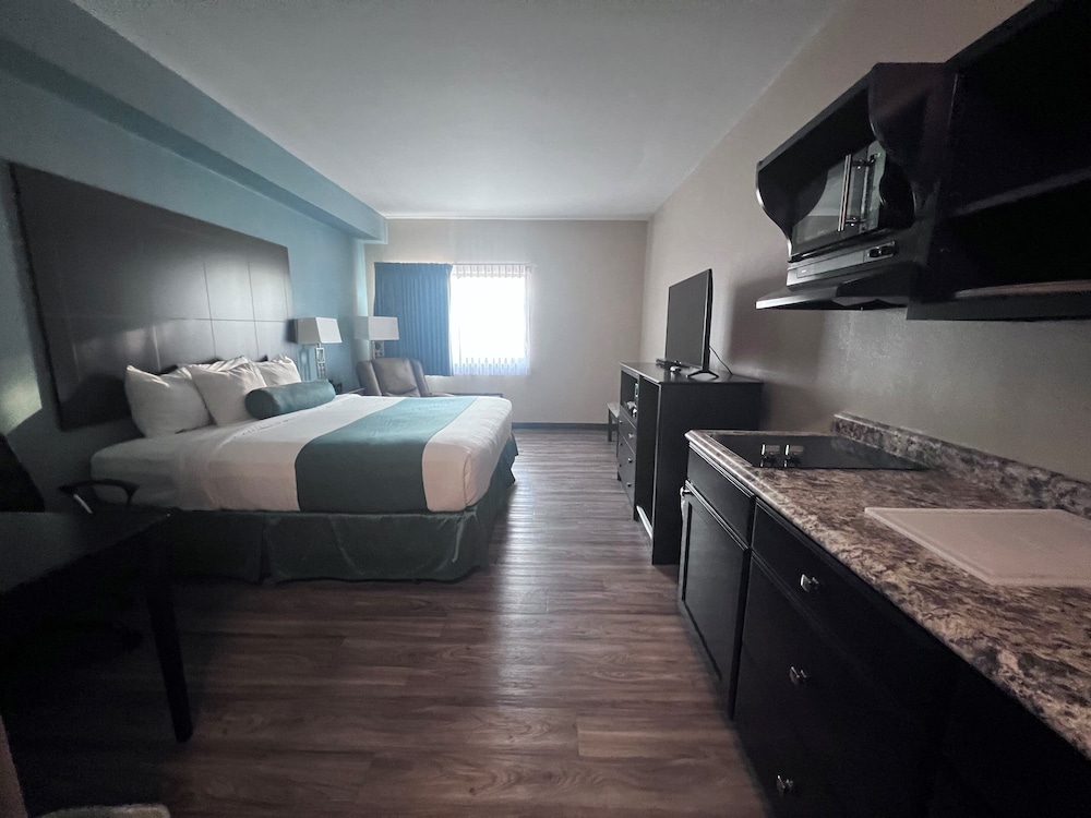 Suite, 1 King Bed, Non Smoking (Extended Stay) photo 1