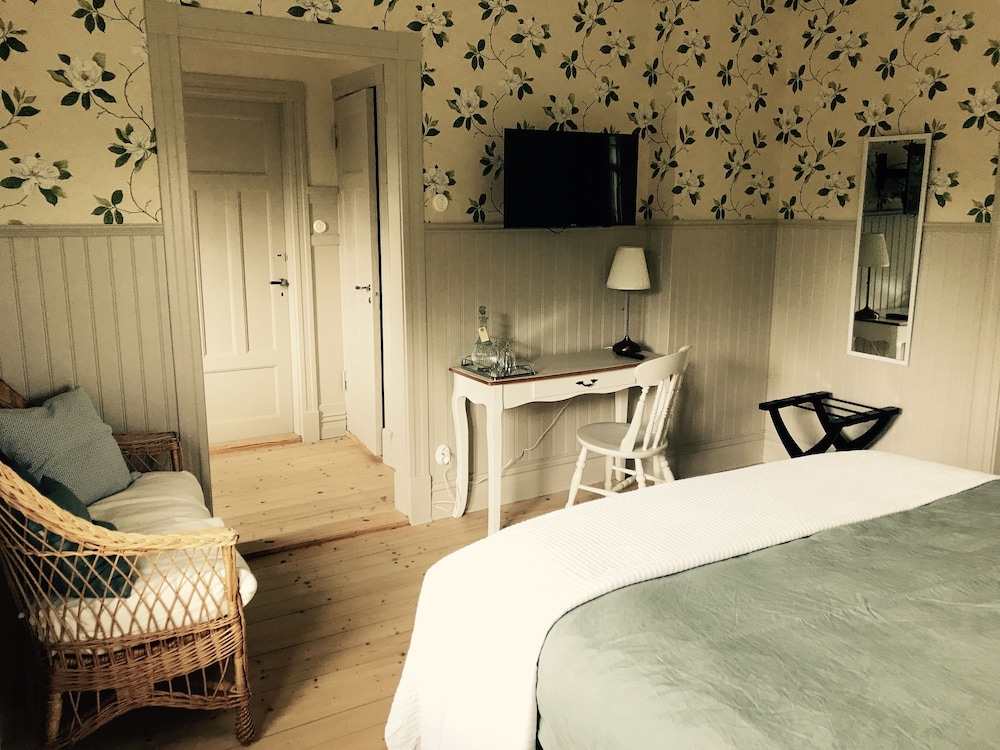 Double Room (West)