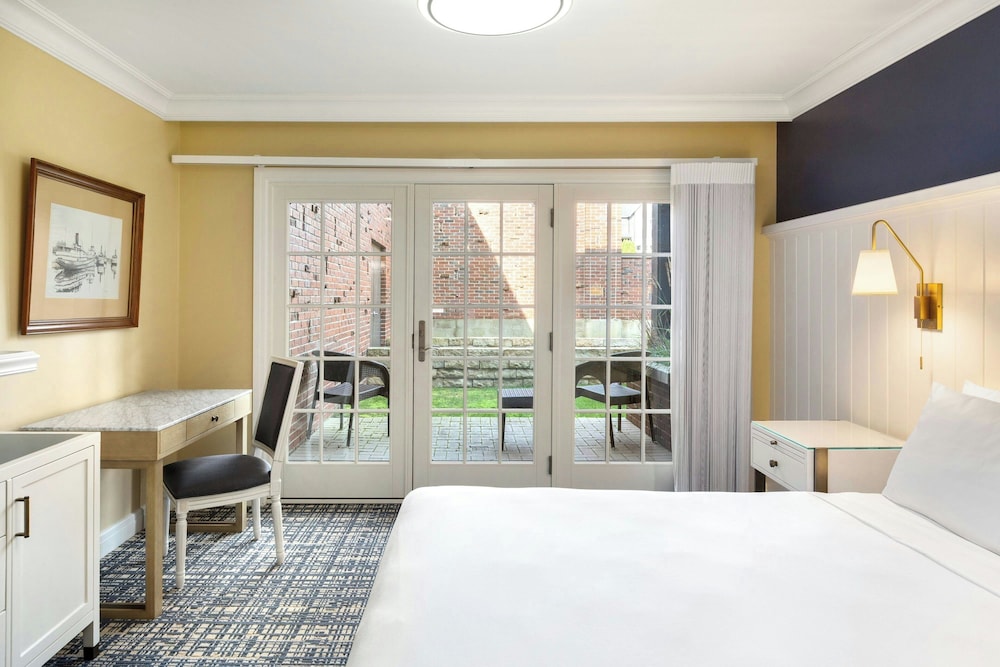 Studio, 1 King Bed, City View - Photo 1