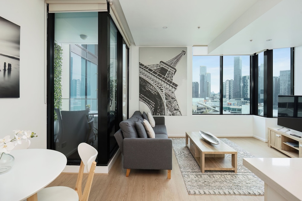 2 Bedroom 1 Bath Deluxe Apartment photo 2