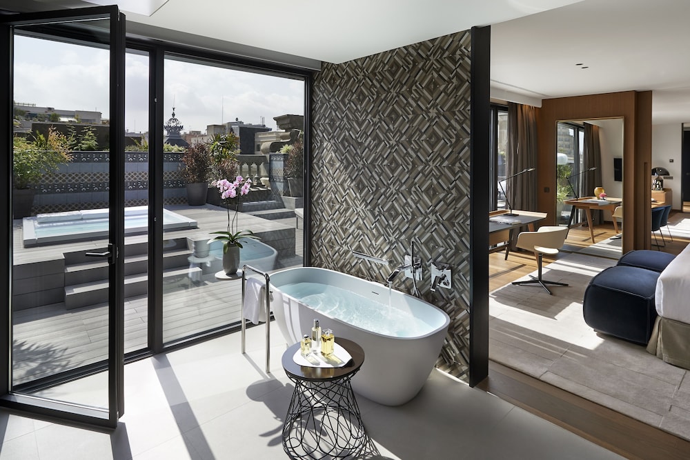 Suite, Terrace thumbnail 6
