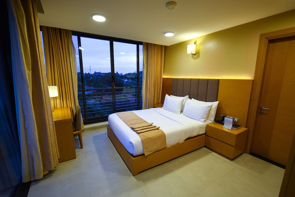 Classic Suite, Balcony, Lake View photo 2