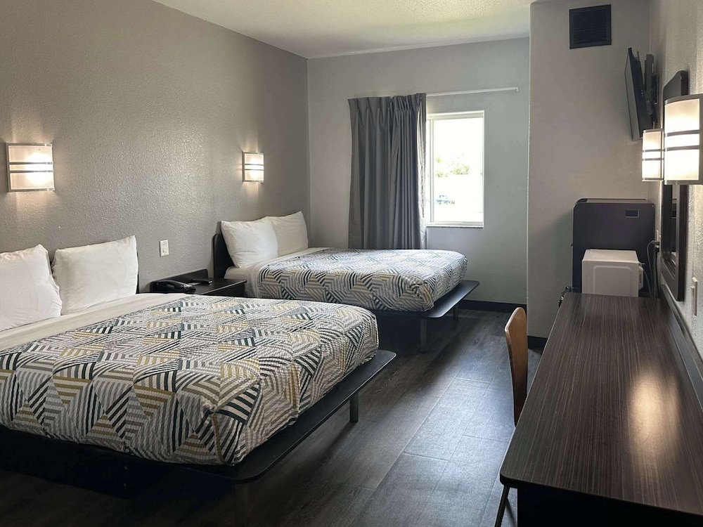 Deluxe Room, 2 Double Beds, Non Smoking, Refrigerator & Microwave photo 2